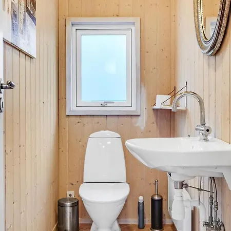 別荘 3 Bedroom Amazing Home In Knebel