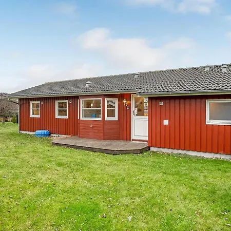 3 Bedroom Lovely In Holiday home